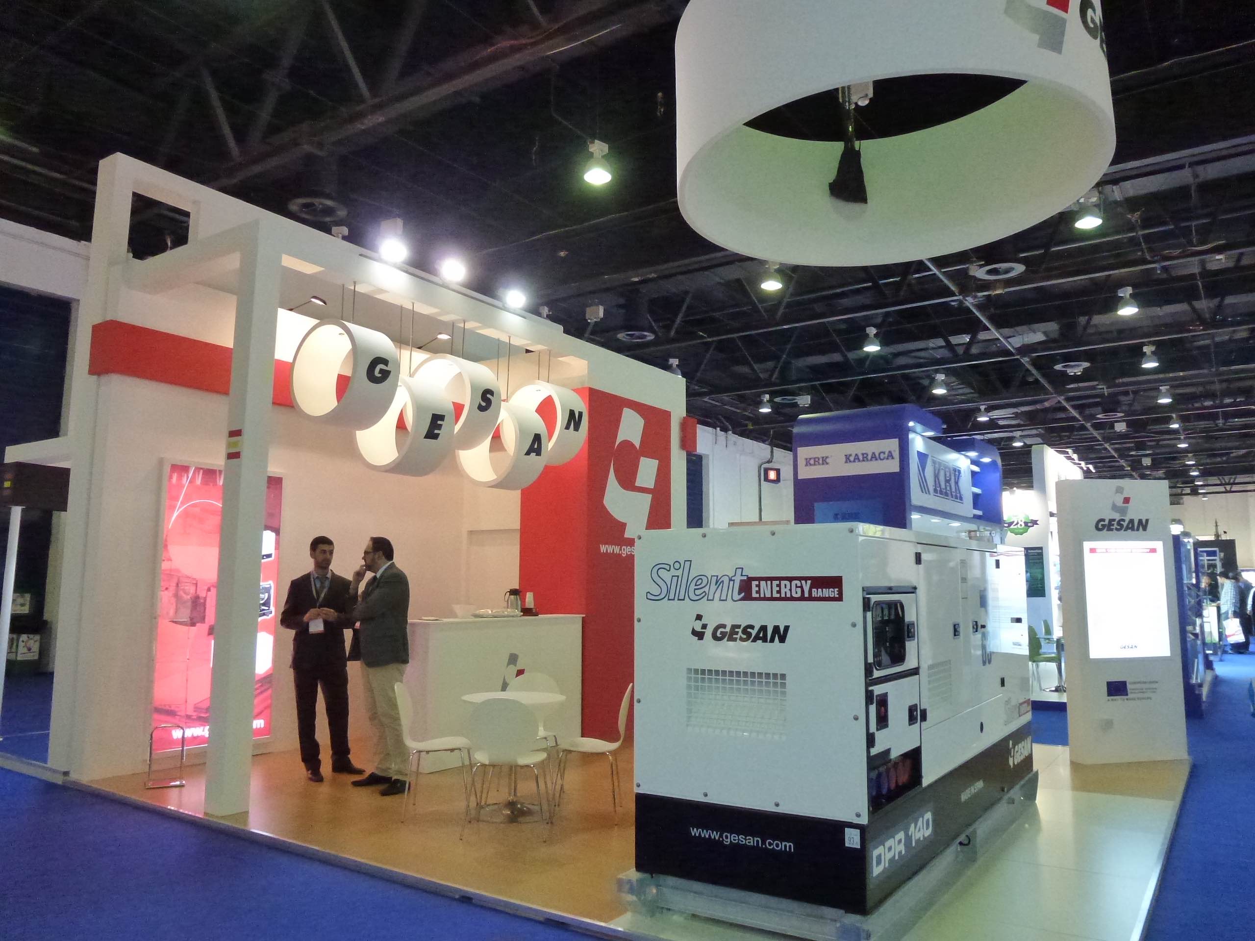 Stand con estructura colgante_4_11zon