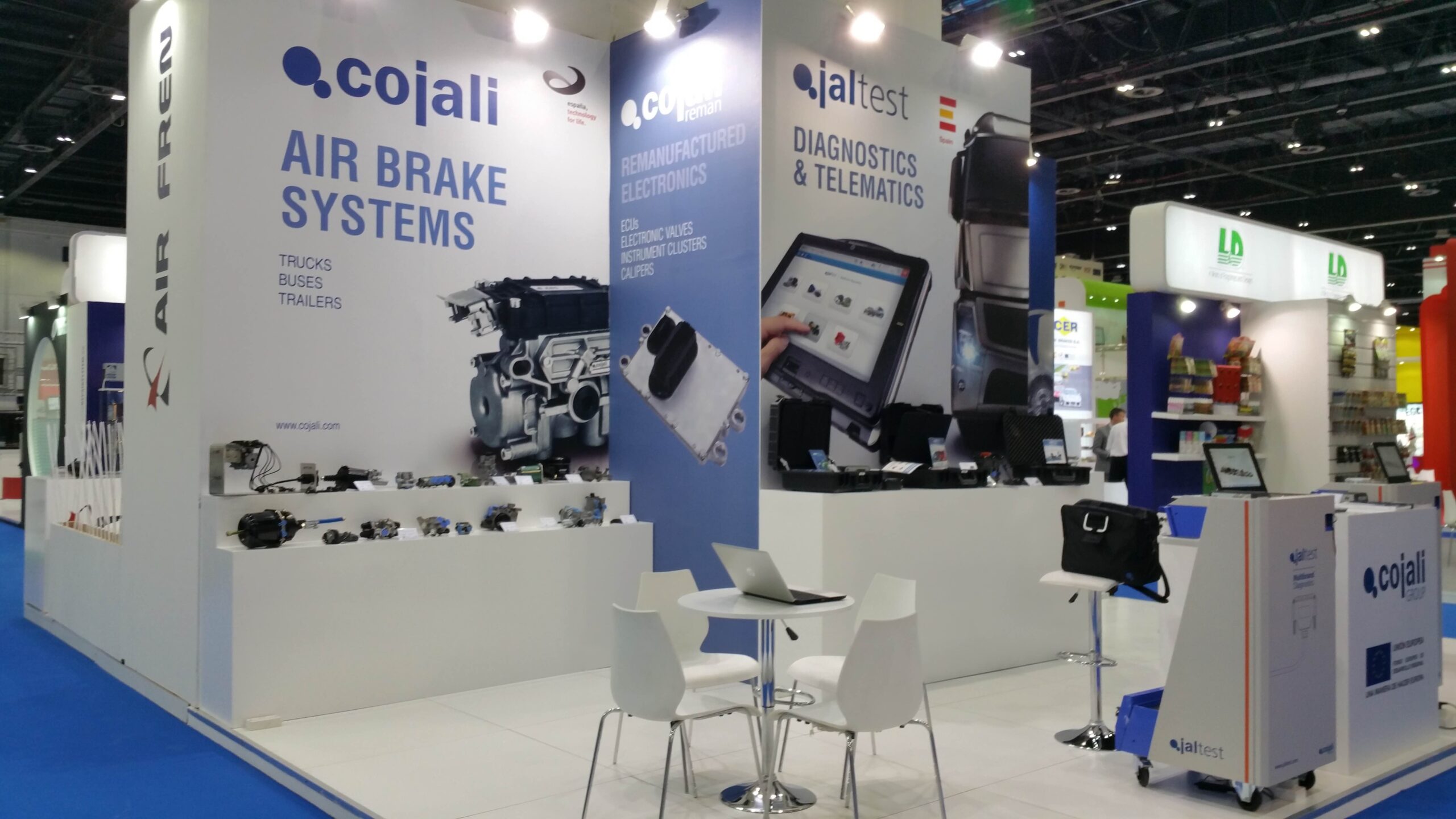 stand blanco_2_11zon