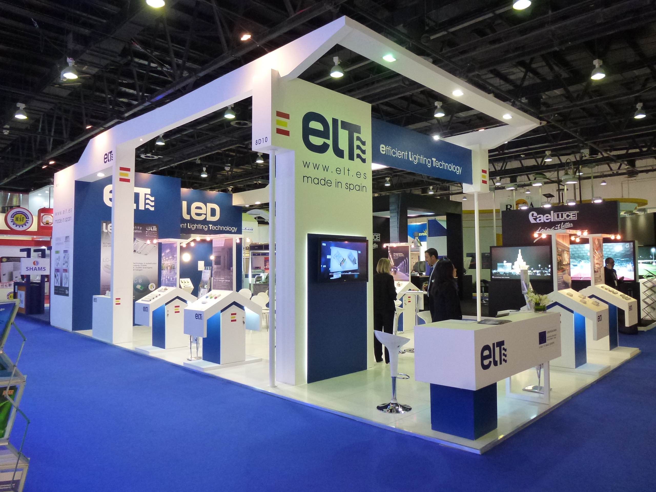 stand elegante con displays de producto_1_11zon